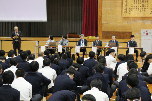 卒業生進路講話